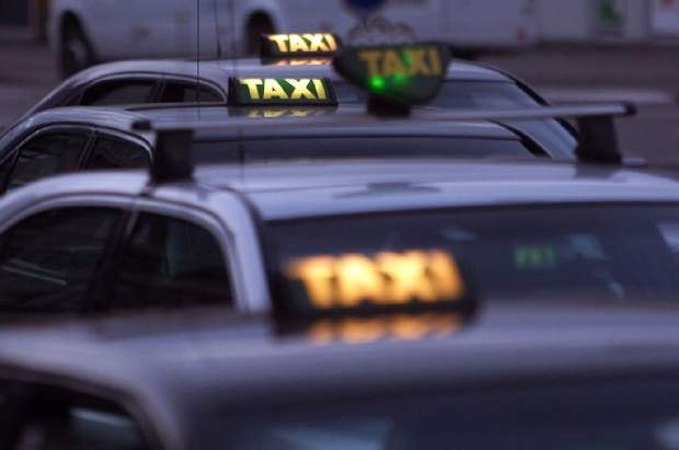 Top Tips for a Seamless Taxi Booking Experience