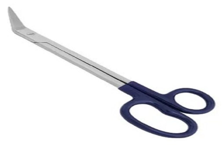 Role of a Nail Scissor Supplier in UK in Maintaining Professional Standards
