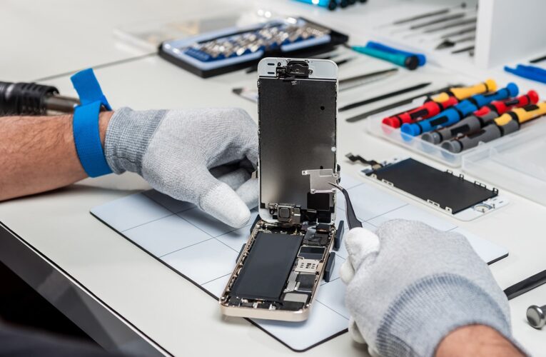 Is Your iPhone Running on Empty? Get an iPhone Battery Replacement in Dubai!
